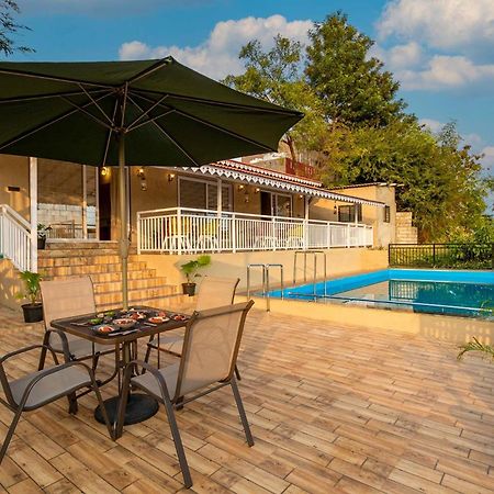 Stayvista'S Harvest Haven - Pool-View Villa With Deck & Machan Near Sula Nashik Exteriör bild